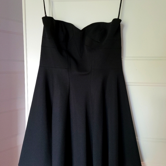 Strapless little black dress by ZAC POSEN. Size 8 - Picture 5 of 12